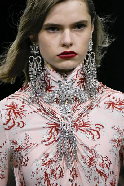 Look 1